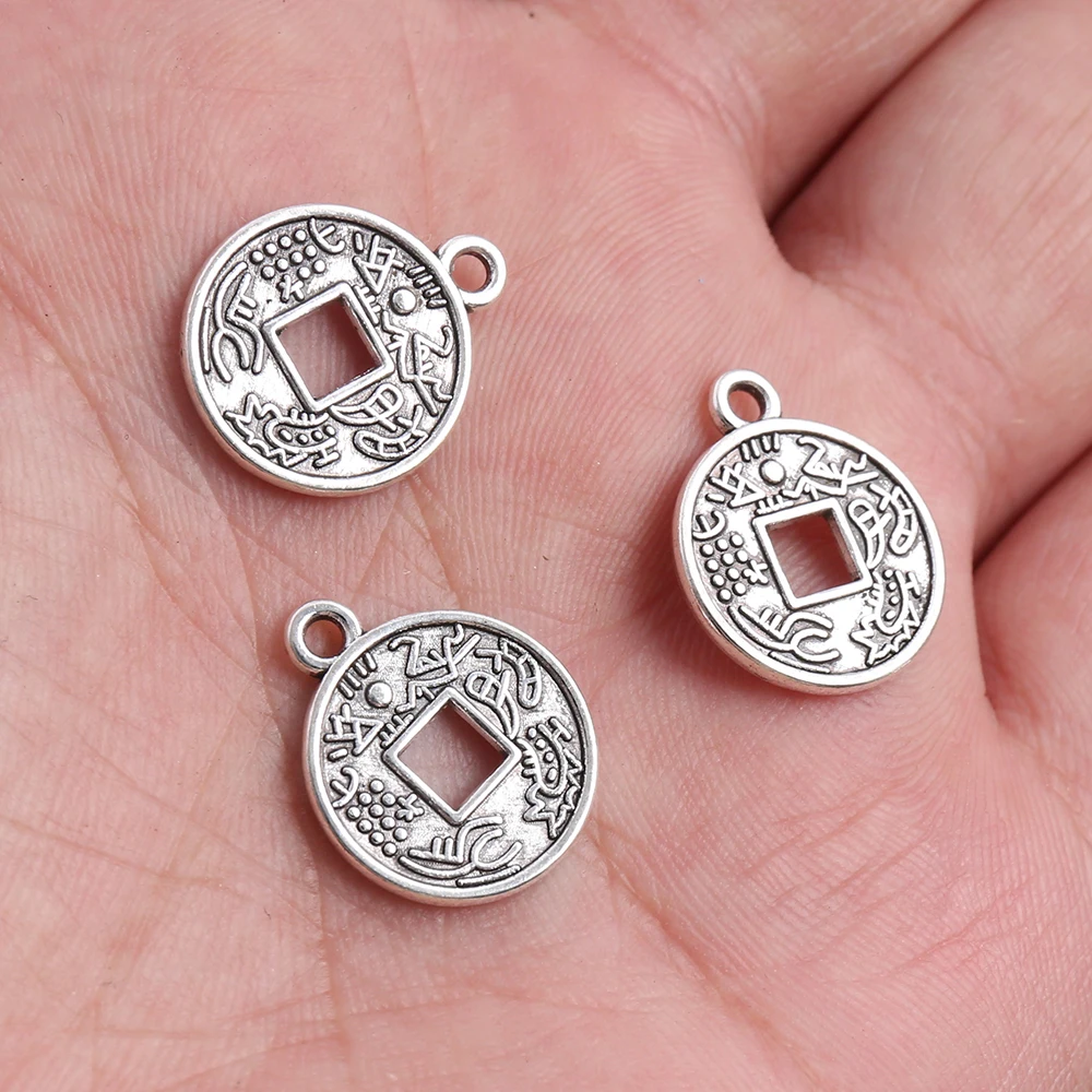 15 Pieces of Vintage Square-Hole Round Pendant Accessories, Mini Round Pendants with Chinese-Style Floral Embossing, Suitable for DIY Bracelets, Necklaces, and Earrings, Retro Handmade Beaded Jewelry Accessories That Attract Wealth and Good Fortune