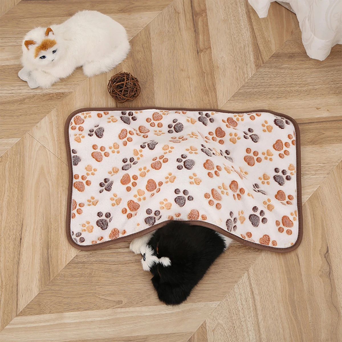 Pet Blanket Four Seasons Universal Coral Fleece Printed Pet Mat Warm Cat Dog Blanket Household Pets Cats Doggys Indoor Supplies