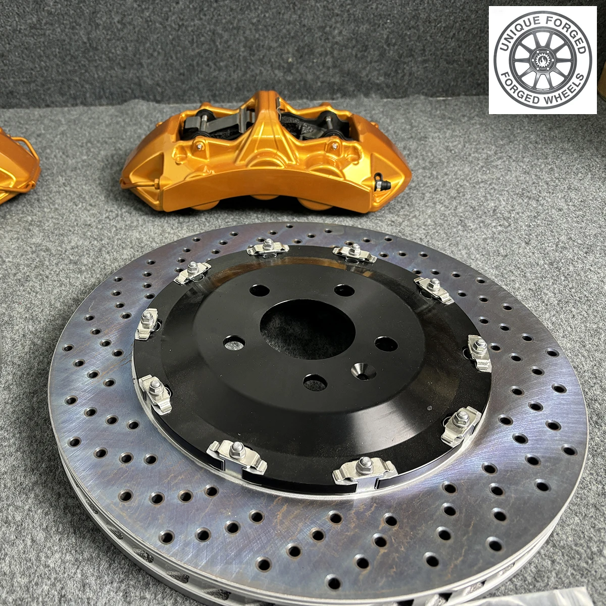 

Комплект больших тормозов 26 Style: 4, 6, 8 поршней, плавающие диски 355-380 мм, для 18-дюймовых дисков