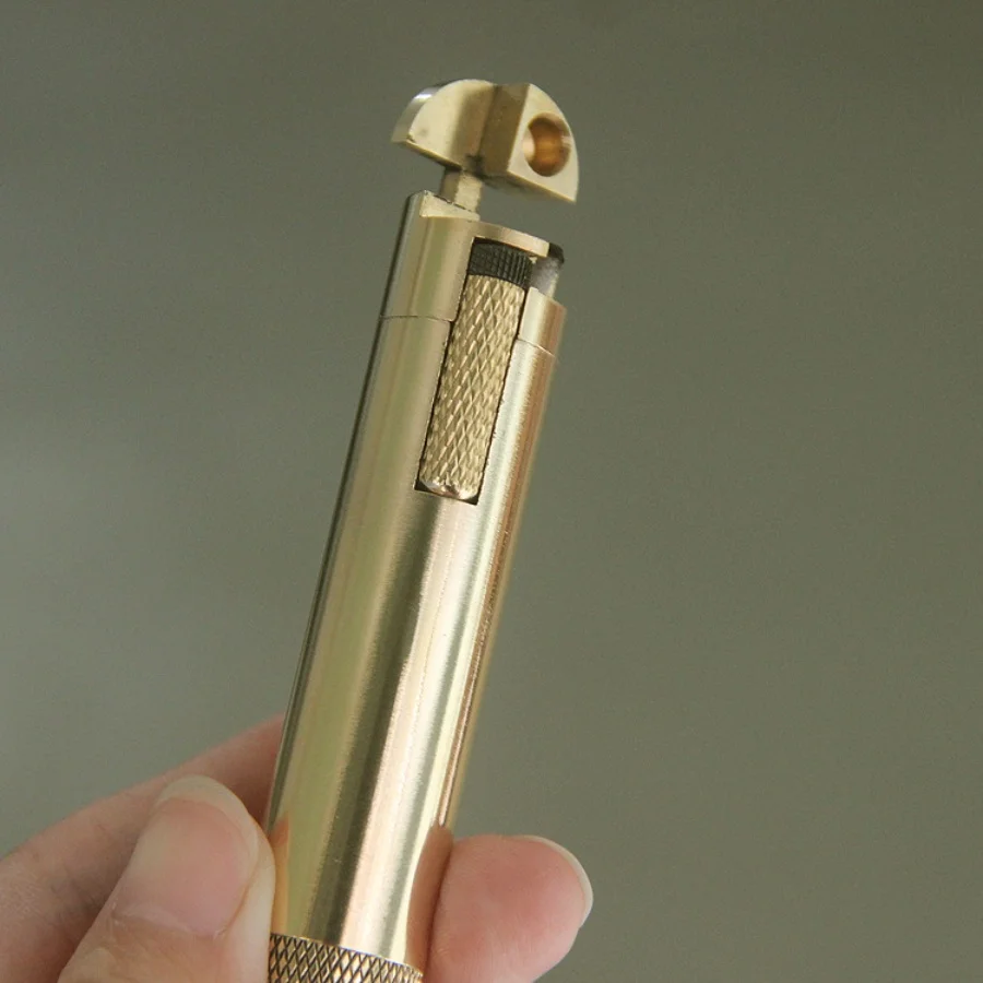 Vintage Brass Hollowed Out Fuel Oil Lighter Slim Cylinder Arm Lift Trench Lighter Classic Nostalgic Side Slip Ignition Lighter
