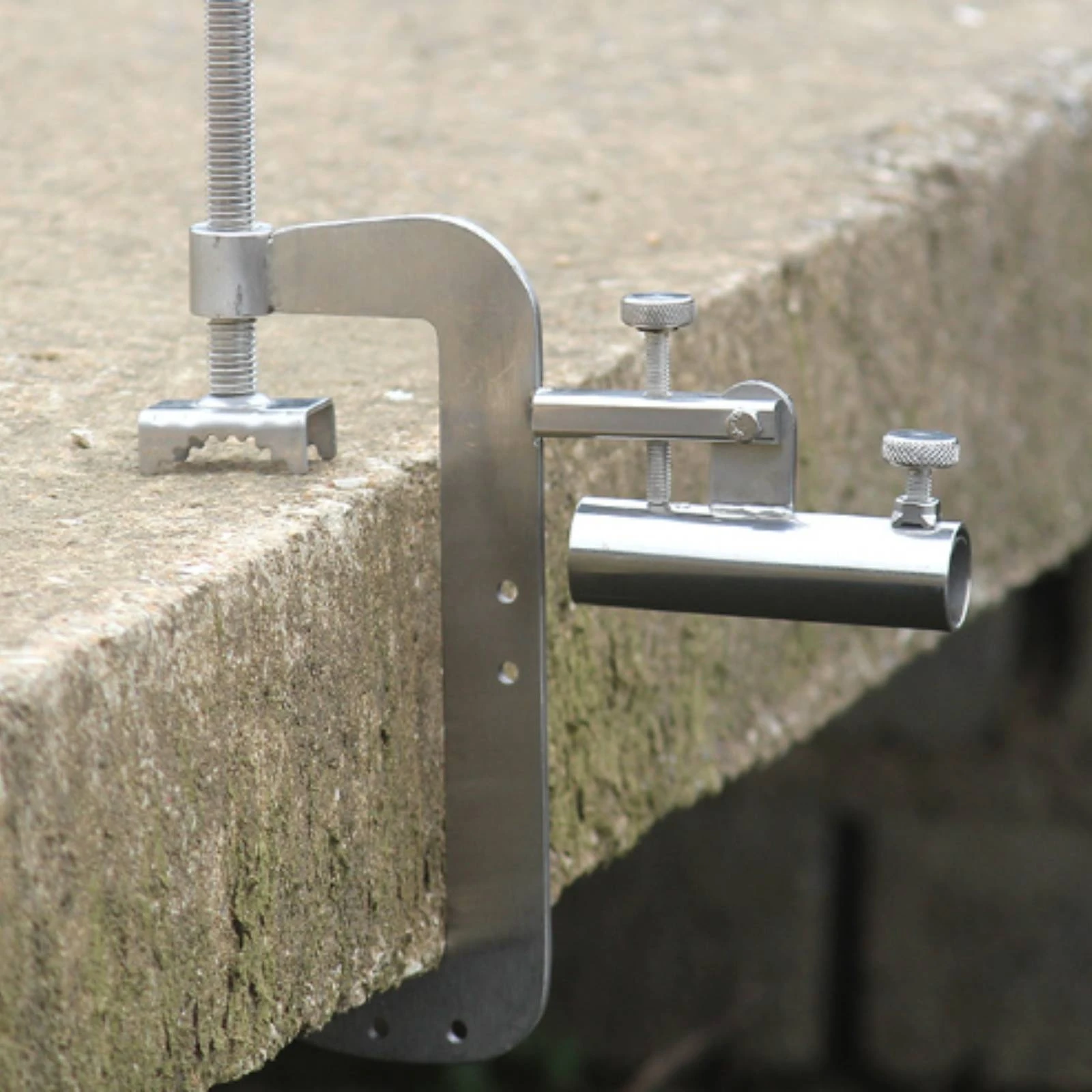 Fishing Rod Holder with Integrated Clamp Easy to Install Fishing Rod Holder Stand Sturdy Long-Lasting for Bridge Fishermen