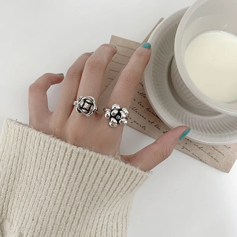

QMCOCO Vintage Punk Silver Color Sweet Flower Rings Jewelry For Women New Fashion Creative Daily Party Jewelry Accessories