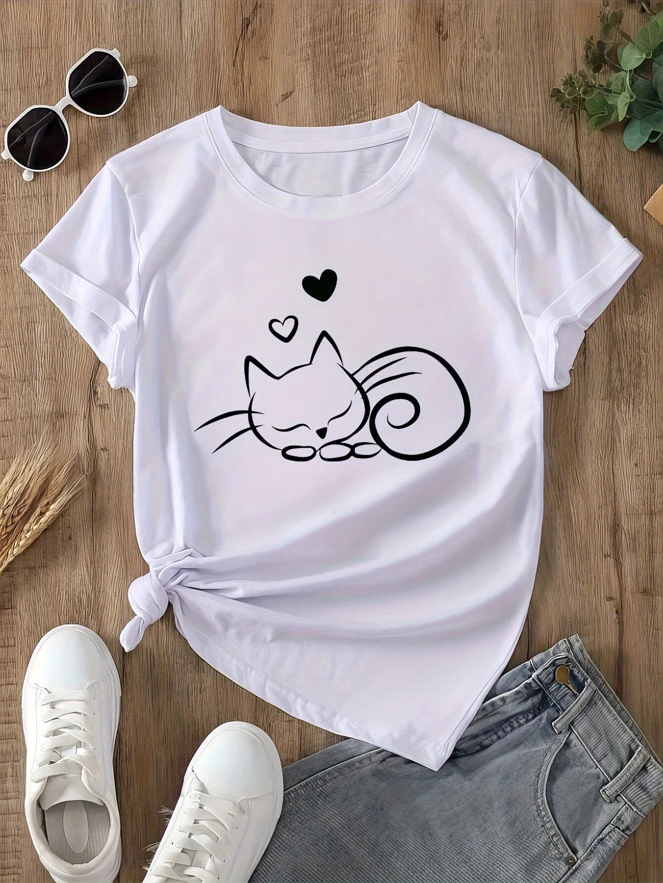 Printed Short Sleeve Round Neck Perfect for Summer Attire Comfortable Tee Women's Casual T-Shirt with Cute Cat Heart Design