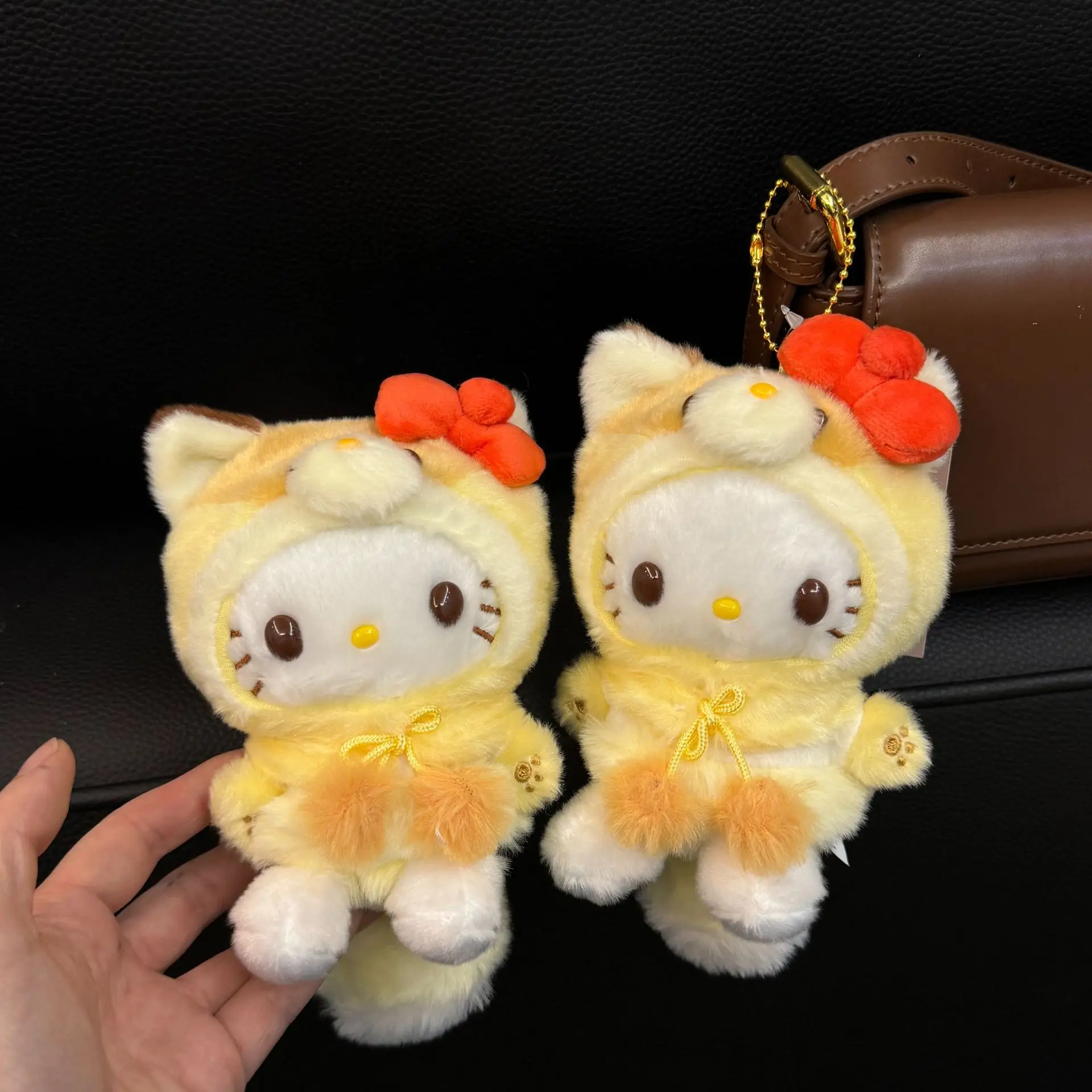 พวงกุญแจตุ๊กตาเฮลโลคิตตี้ ฟ็อกซ์ คลอธส์ ของเล่นน่ารักๆ สำหรับเด็ก ของขวัญวันเกิด  จี้กระเป๋าเฮลโลคิตตี้  งาน DIY
