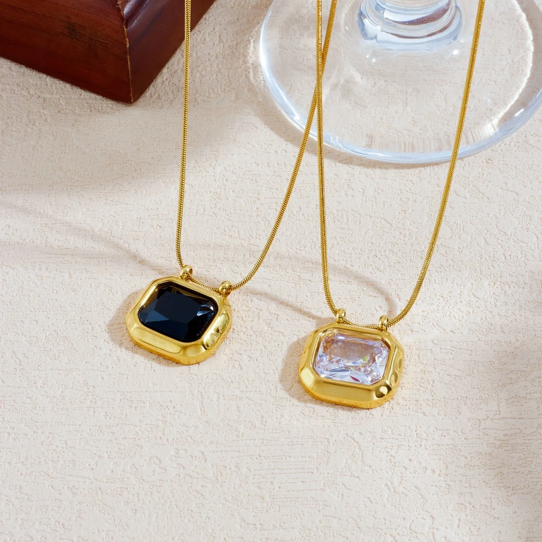 Colar com Pingente Quadrado em Aço Inoxidável com Zircônia Rosa e Verde, Joia Clássica à Prova d'Água com Corrente de Corda para Mulheres