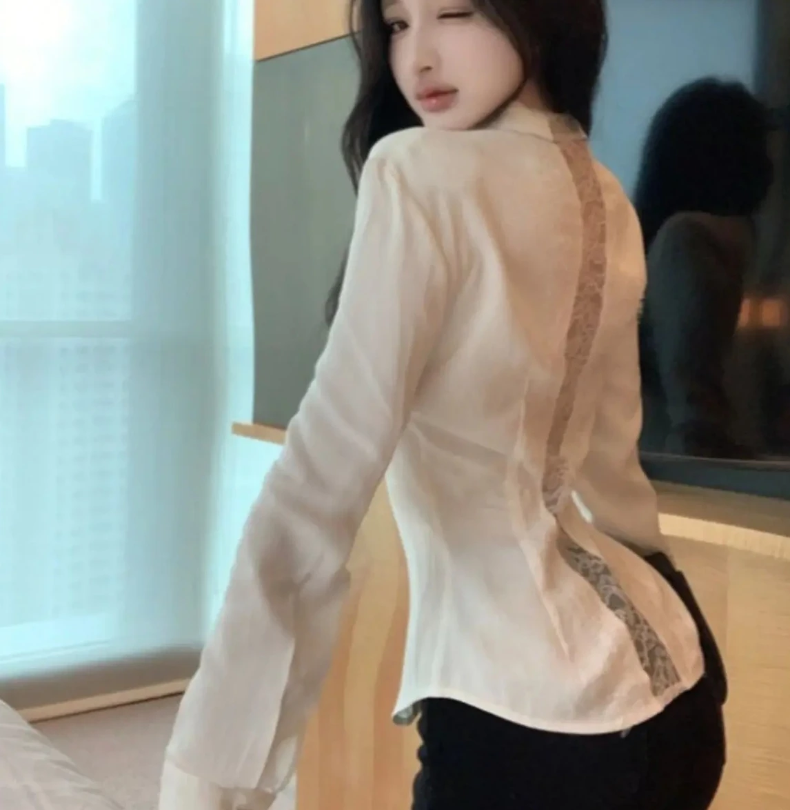 バックレスレース若々しいファッション黒長袖シャツ女性 V ネックパッチワークエレガントなベーシックブラウスレディオフィスカジュアル