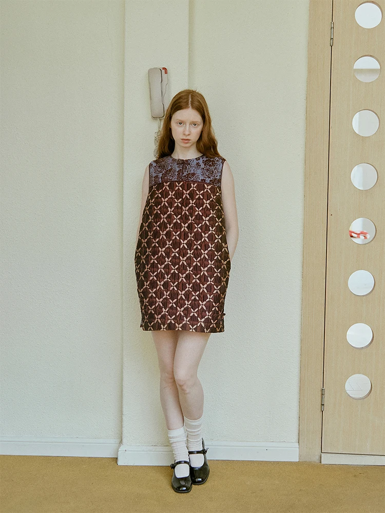 

Бренд Xunruo: Улучшенная модель 2025 года, коричневое платье с вышивкой и пэчворком, на пуговицах, в китайском стиле, женское.