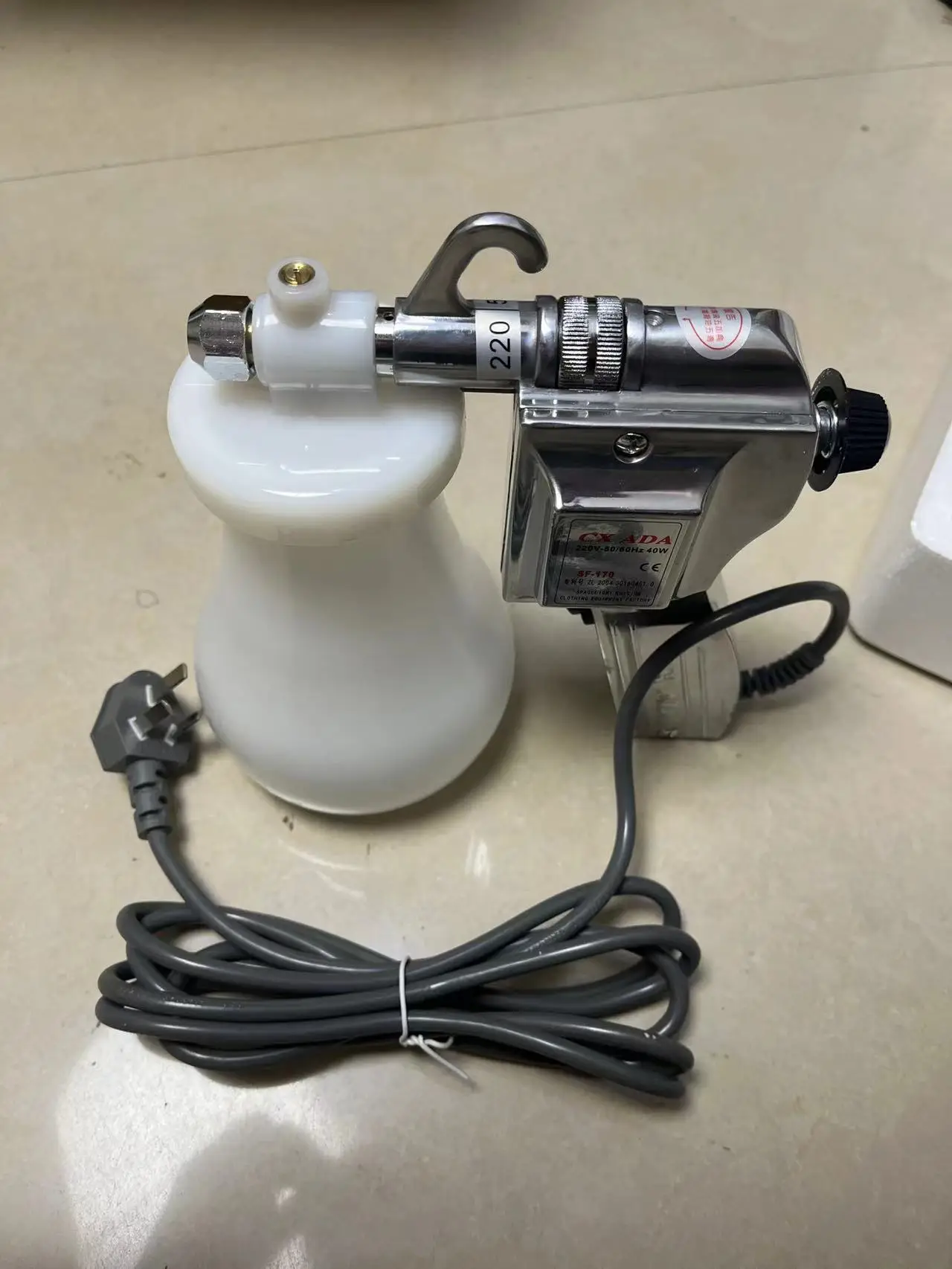 

1 шт. распылитель Ada Cx Ada, пистолет для чистки текстиля Sf-170, обезжиривающий очищающий пистолет для одежды, очищающий пистолет для обеззараживания, 220 В, 40 Вт, 0,65 л