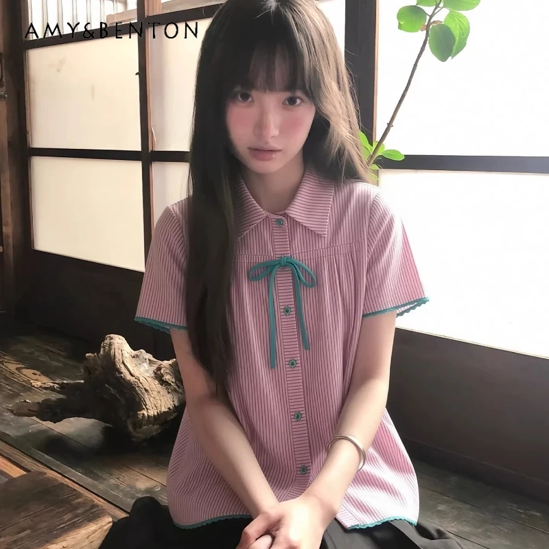 

Розовая полосатая женская рубашка Y2K с коротким рукавом, новинка лета 2026, с отложным воротником, милым бантом, приталенная, в студенческом стиле, нежная и стильная, для женщин