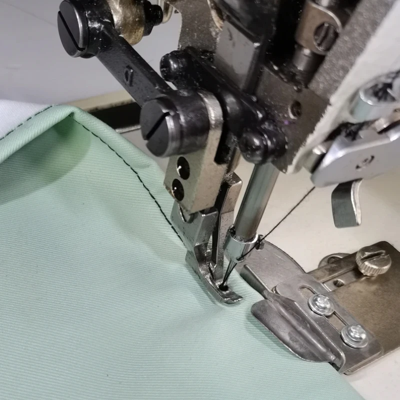 

Одноместная/низкооборотная швейная машина Hemmer с необработанными краями, перевернутая/низкая насадка для подшивки промышленной ходьбы, швейная машина