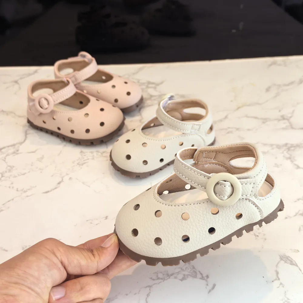 

2026 Summer Cute Soft Sole Comfortable Sandals for Infants and Toddlers Baotou Anti Kick First Step Shoes openwork sandals
