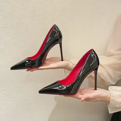 Tacones altos de charol puntiagudos negros para mujer, tacones finos de suela roja, zapatos individuales franceses sexys, bombas de oficina y Carrera