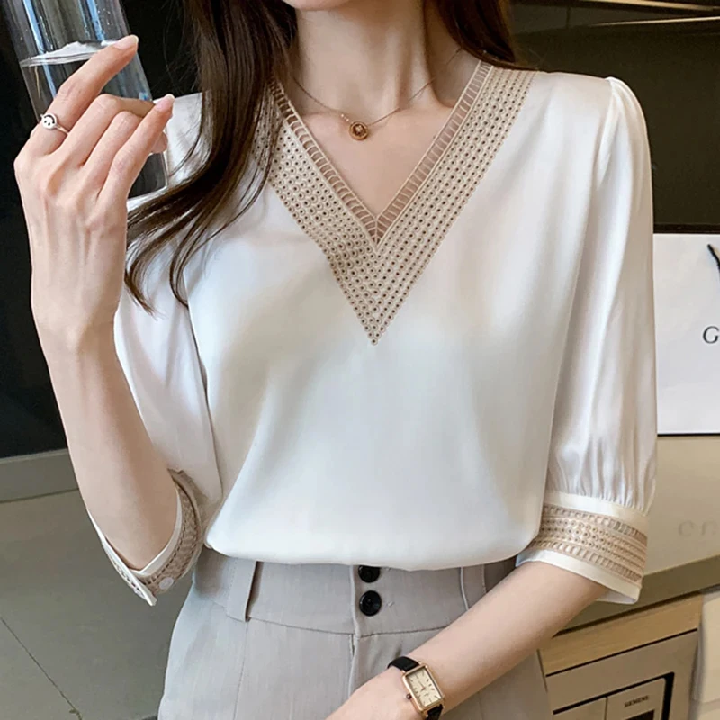 2025 élégant broderie demi manches blanc femmes Blouses col en v lâche en mousseline de soie hauts décontracté dentelle chemise bureau dame Blouse 13366