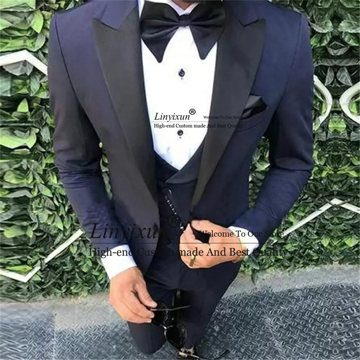 

Formal Navy Blue Groom Tuxedos Peak Lapel Wedding Suits For Men 3 Pieces Business Male Blazer Sets Slim Groomsmen Costume Homme