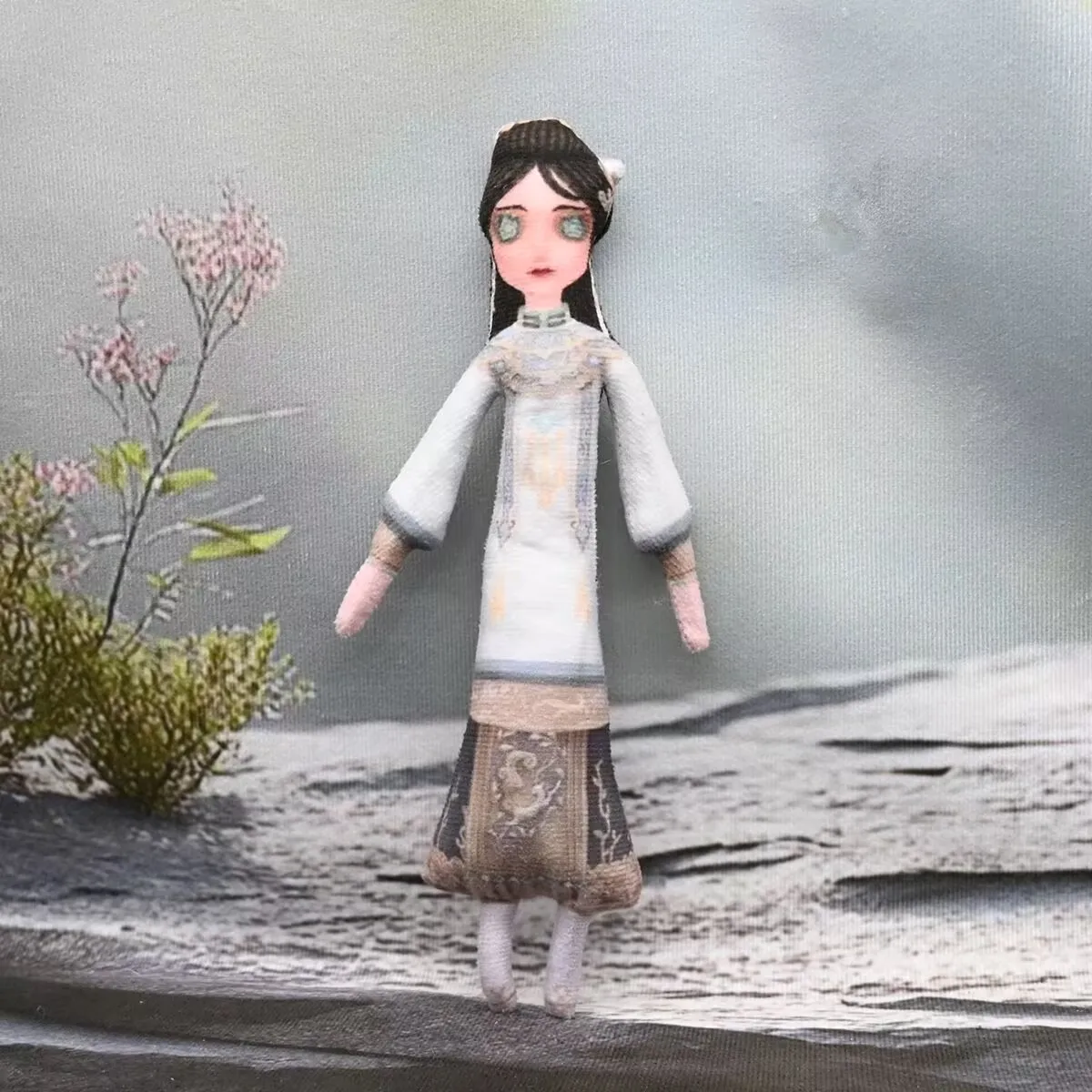 "Identity V", "Antique Dealer", muñecos esqueléticos abstractos con cables de hierro móviles en las manos y los pies, se pueden dar forma libremente