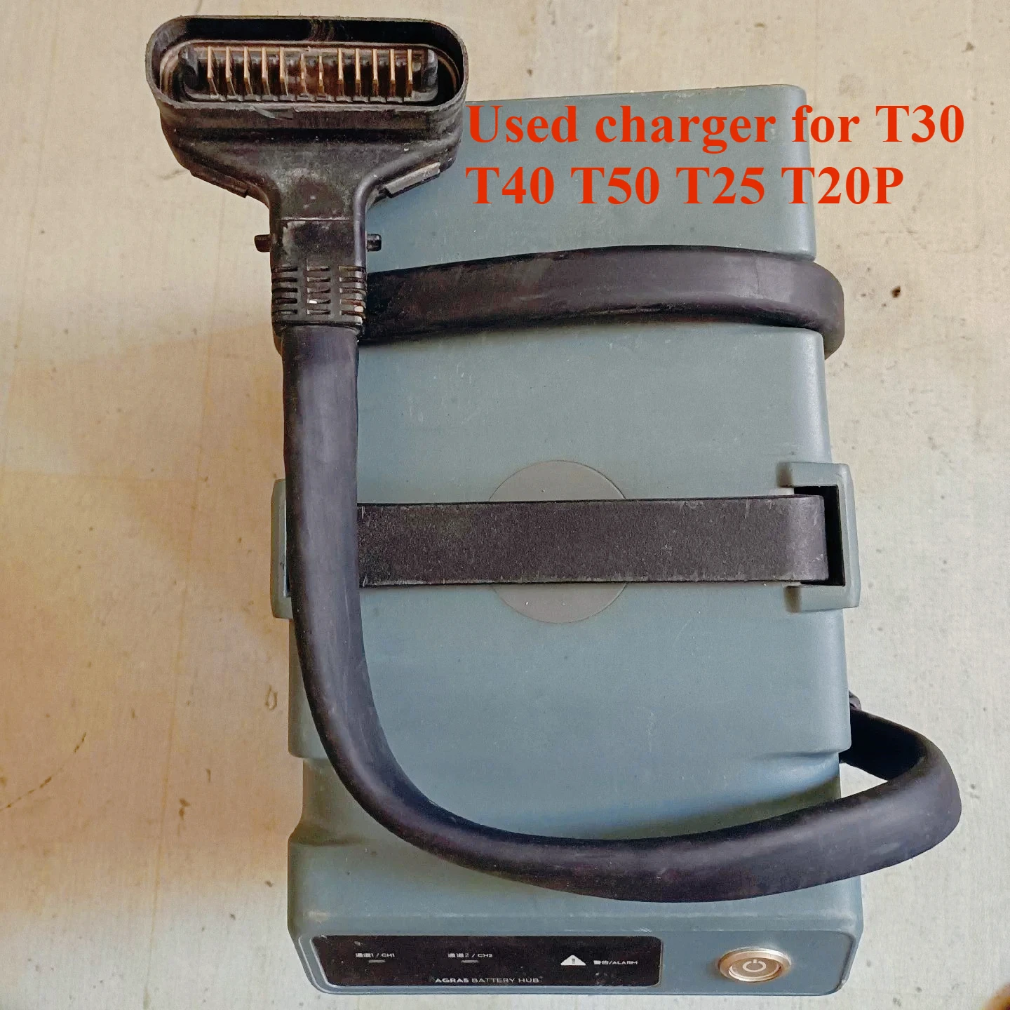 

Agras T30 Используемое зарядное устройство для DJI T30 T40 T50 T25 T20P Дрон для защиты растений Батарея DB1560 Б/у зарядное устройство