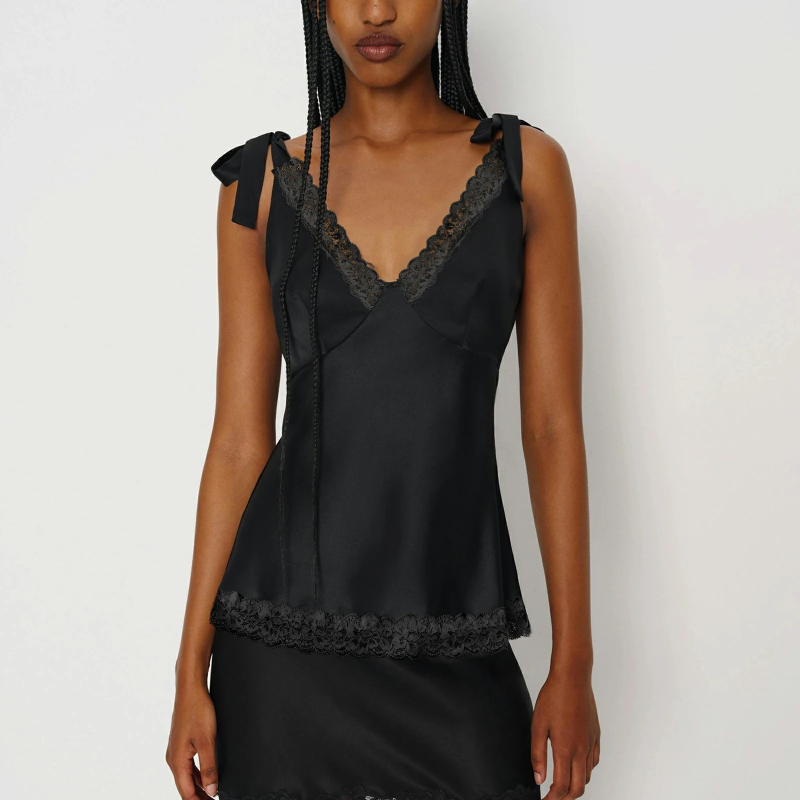 Chaleco elegante de seda satinada con encaje Floral y escote en V profundo para mujer, camisetas sin mangas sedosas con lazo en el hombro para verano