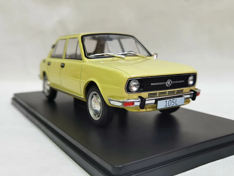 Diecast 1:24 Scale SKODA 105L Alloy Simulation Car Model Toy Collectible Ornaments