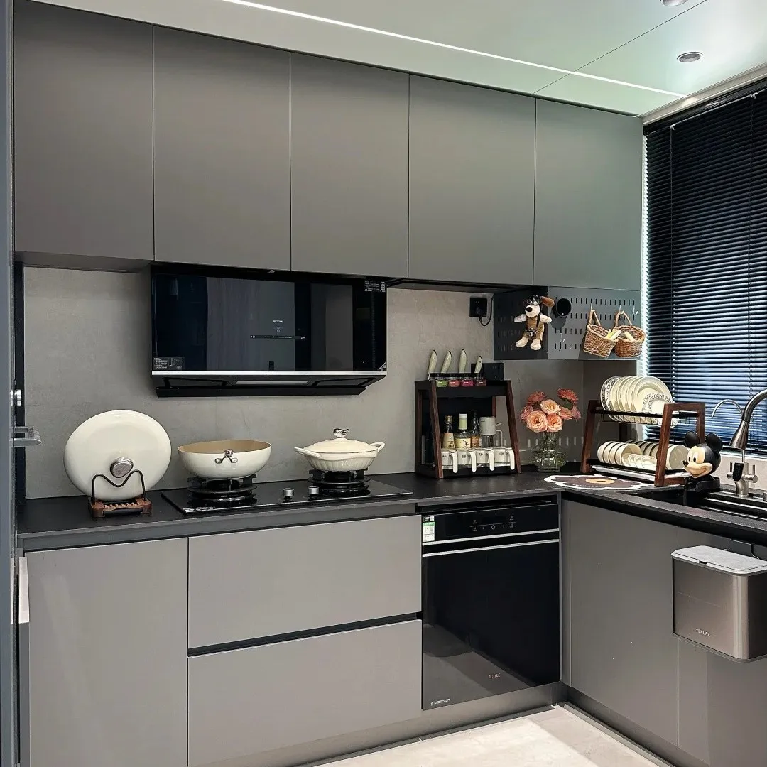 Modern Minimalist Luxury Pine Wood Custom Kitchen Cabinets Multi-Functional Water Resistant Wheels Custom Color for Homes Hotel