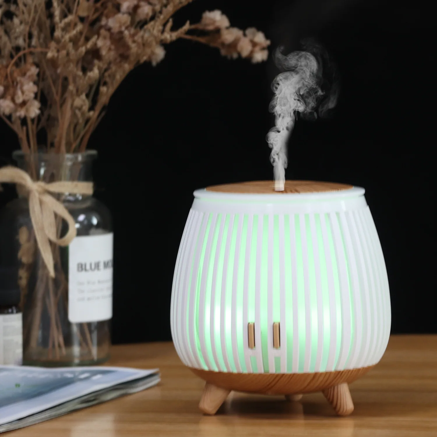 USB-Aromatherapie-Diffusor mit hohlem Design, 7-farbiger Luftbefeuchter mit LED-Licht, kühler Nebelmacher für ätherische Öle für zu Hause