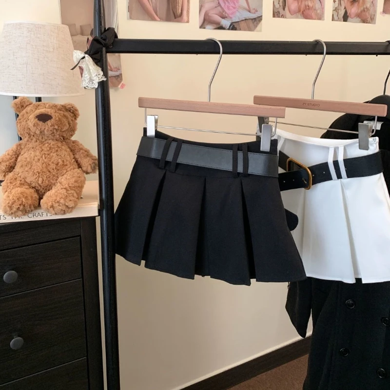 

Ladie's Blazer-inspired Pleat Detail A-line Short Skirt High-waist Figure-flattering Cute Multi-purpose Spring 2026 Latest Daily