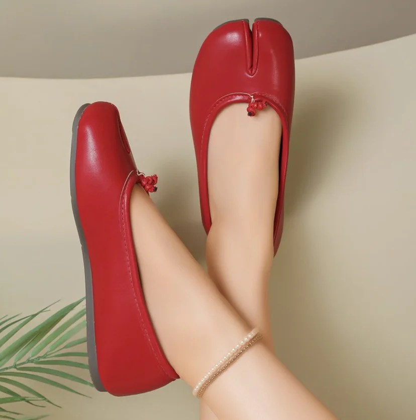 2026 Hot Selling Women's Tabi Ninja Ballet Shoes Soft Sole Large Sizes 43 Outdoor Driving Shoes Women Versatile Split Toe Loafer