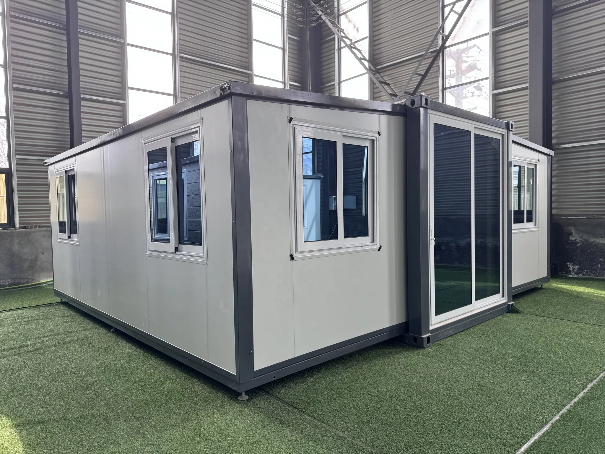 Steel Mobile Office Container House 3 Bedroom Prefab With Extendable Design For Shop Use Sandwich Panel Material