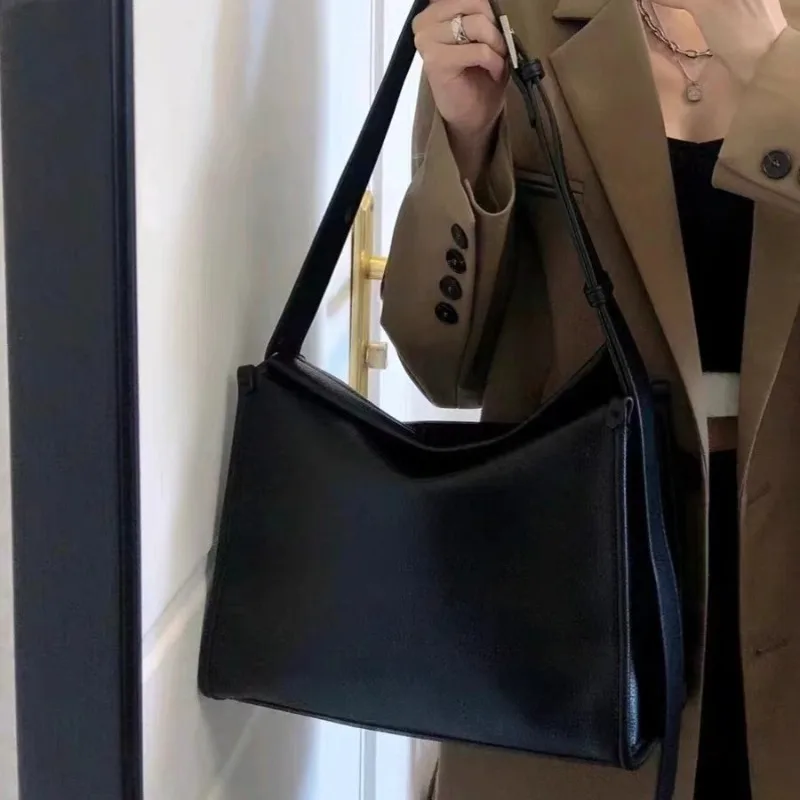 Male and Female Universal Bag 2026 Popular Broadband Crossbody Tote Bag Versatile Postman Commuting Niche Texture Shoulder Bag