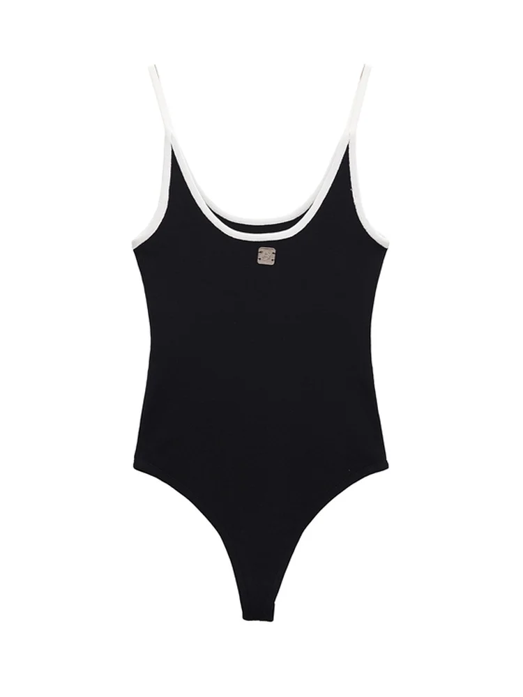 ملابس نسائية جديدة أنيقة لخريف هذا العام، بدلة قطعة واحدة بتصميم نحيف مع زينة أزرار وأحزمة، متعددة الاستخدامات وعصرية.