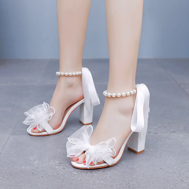 

2025 New 9cm White Bow Thick Heel Sandal Shallow Mouth Straight Strap Square Heel Sandals Beaded Ribbon Sandals Women's Sandal