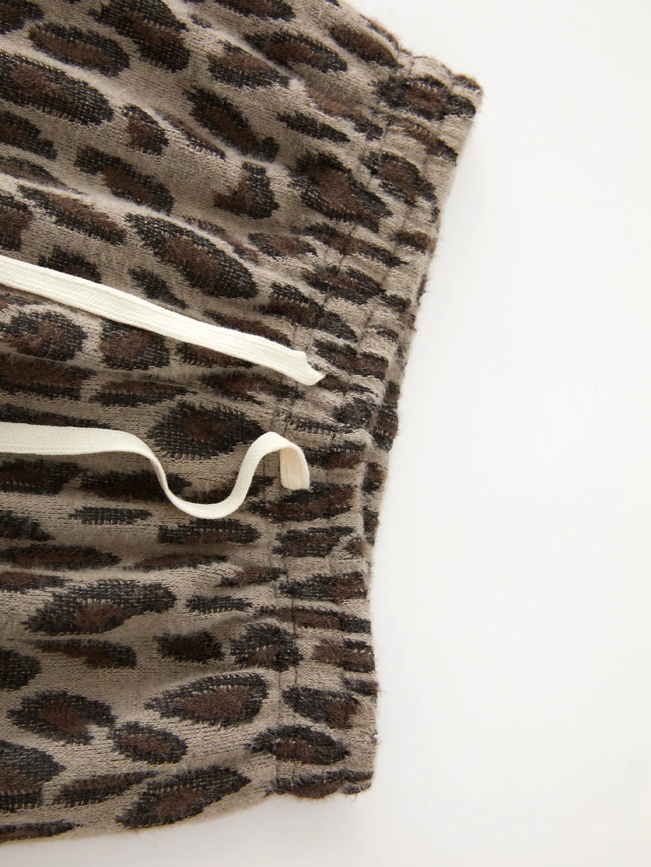 レオパード柄の女性用カジュアルパンツ、冬にふわふわで暖かい、ファッショナブルで多用途なズボン