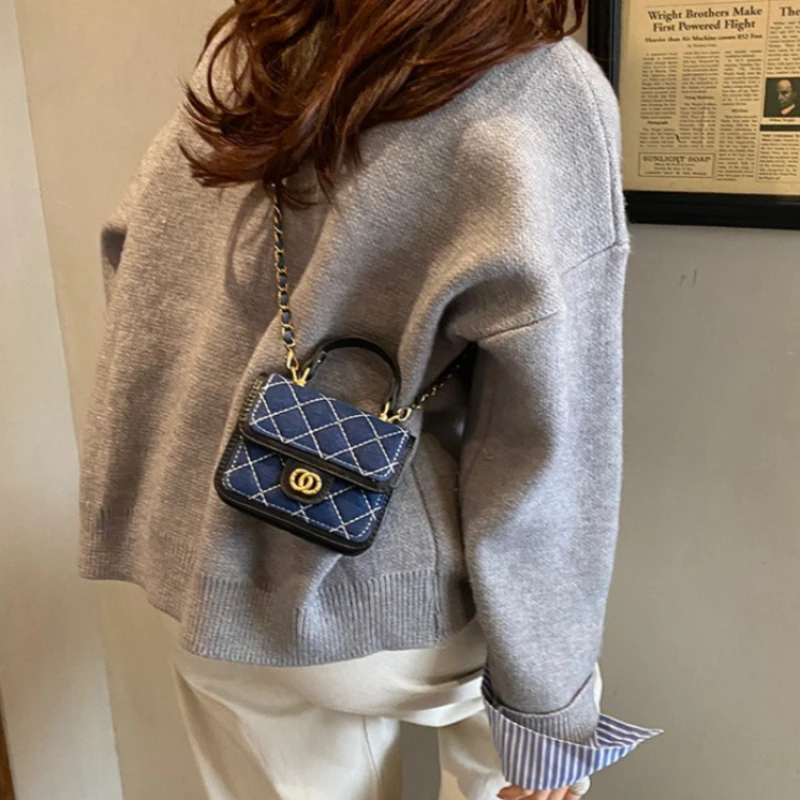 

Spacious Tote Bag for Women in Genuine Leather Luxury Brand Quality Famous Designer Collaboration Elegant Accessory