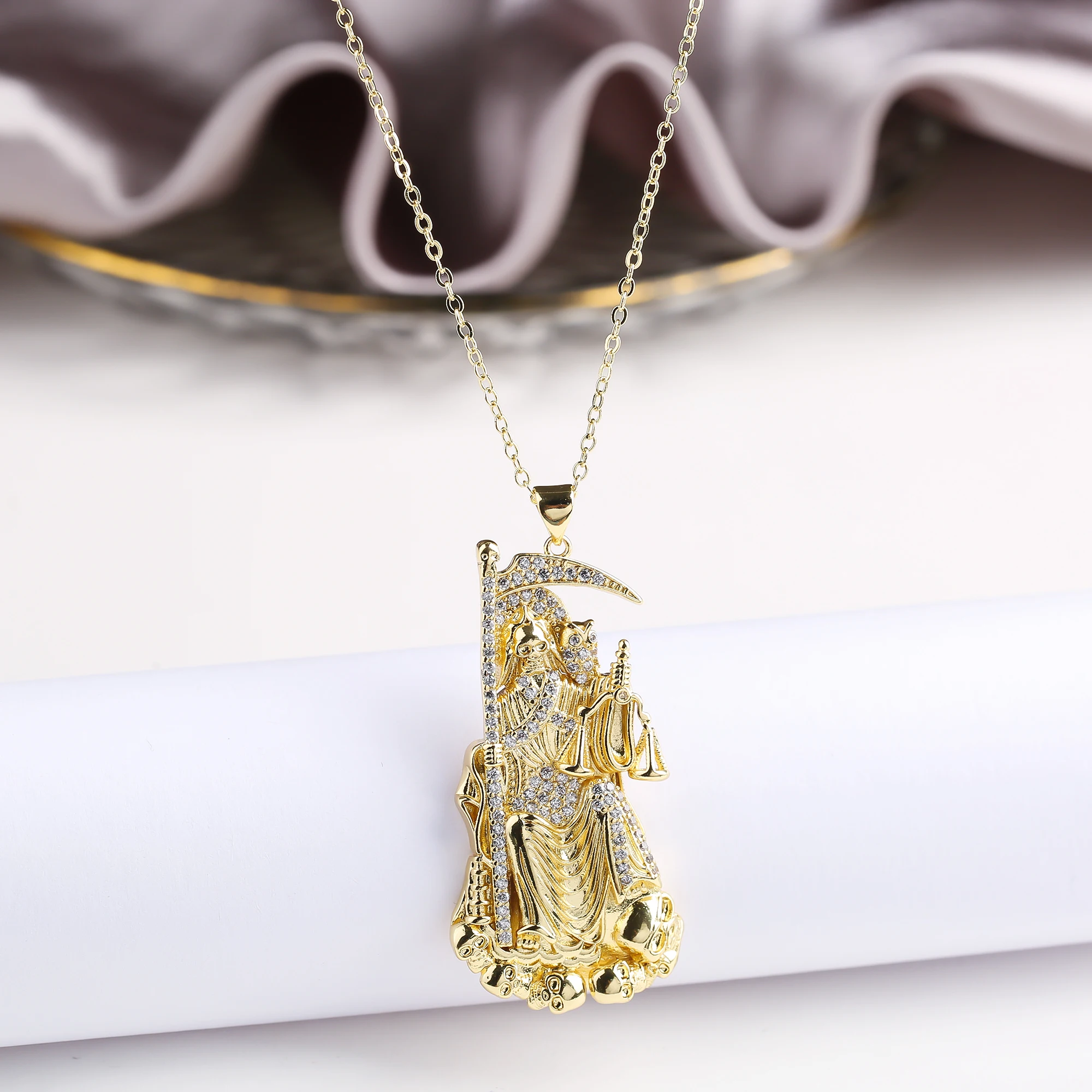 Personalized Shiny Zirconia Religious Character Cross Pendant Downstairs Hip Hop for Man Woman Punk Style Jewelry Accessories