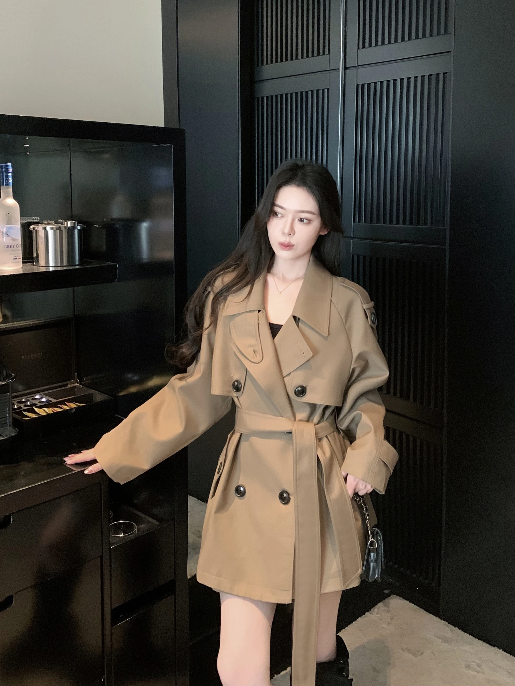 

Buou Briti Sle Khaki Classic Silhouette Collar ort Coat Women Slimming Belted Windbreaker Long Sve Double Breasted