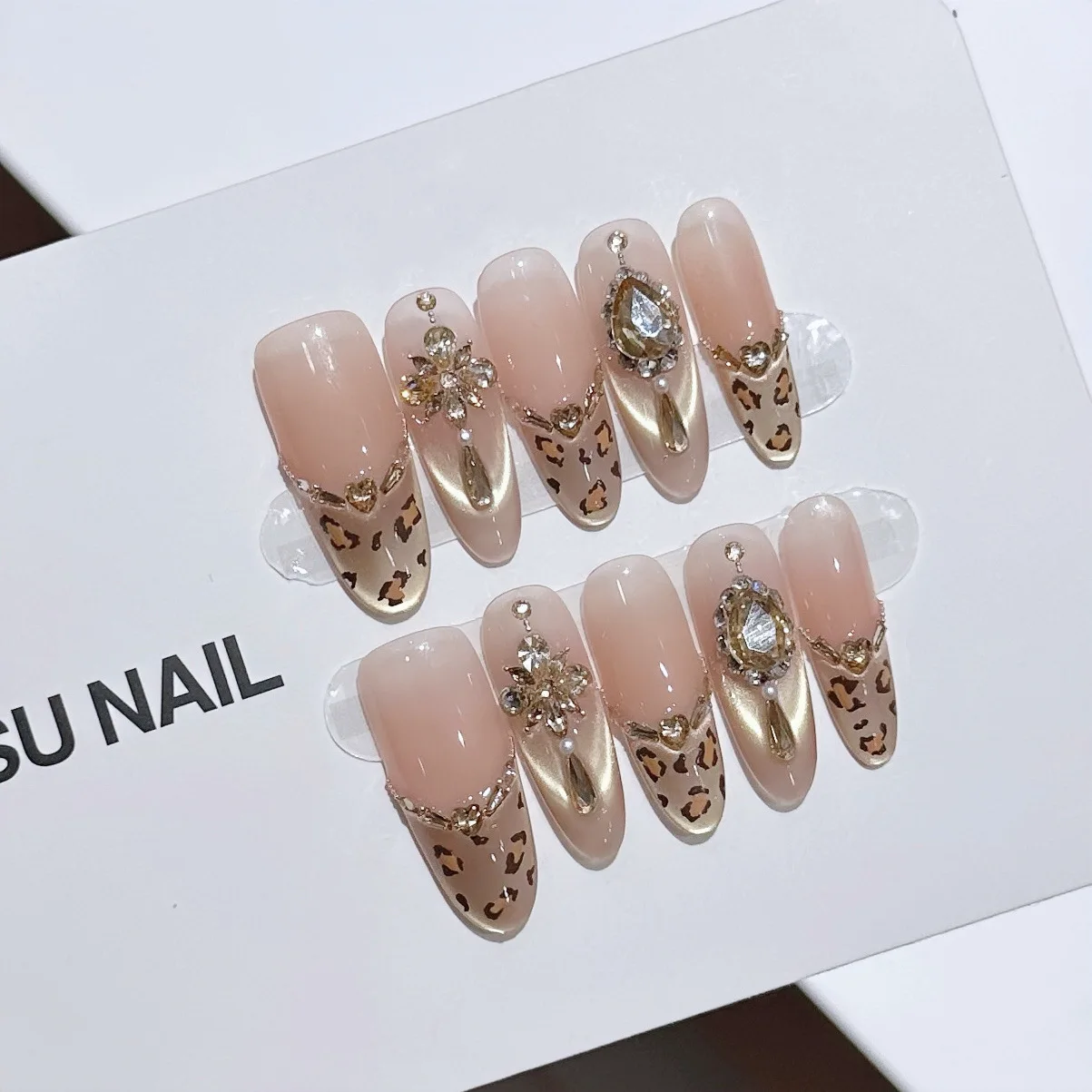 

[Modern Leopard Print] Leopard Print French Cat's Eye Zircon Diamond Wearing Nail Patch Removable Nail Patch