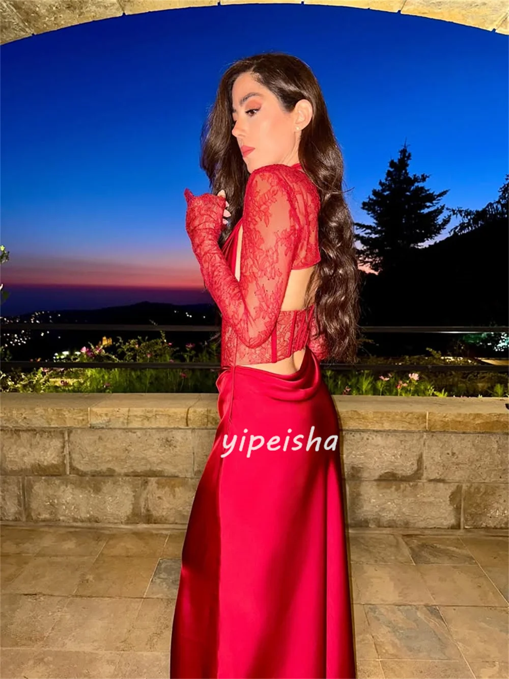 Abiti lunghi personalizzati di alta qualità abbinati a charmeuse in pizzo con pieghe dritte e scollo all'americana Abiti per occasioni su misura Taglie disponibili Sexy