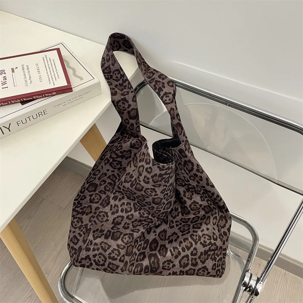 Neue 2025 Frühherbst Wildleder Leopardenmuster Schultertasche Nischen-Mode-Design Geräumige Trendige Damen-Tragetasche für Ausflüge und Einkäufe – Detail 2