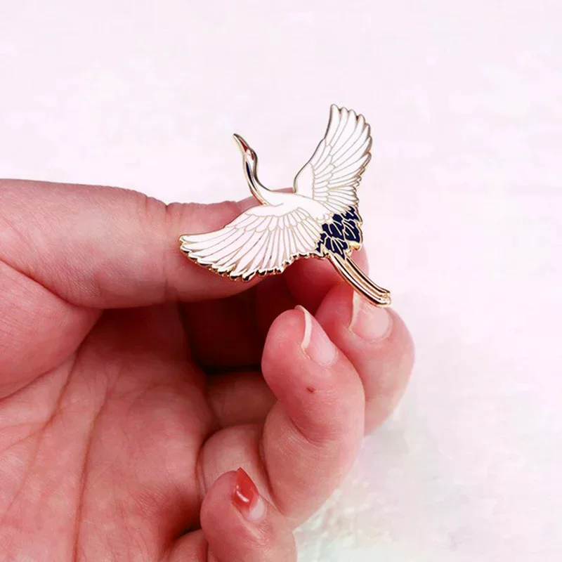 Flying Red-crowned Crane Bird Hard Enamel Pin Animal Badge Brooch For Jewelry Accessory