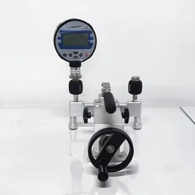 

70MPa Portable Hydraulic Pressurized Calibrator Pump Water Oil Pressure Calibration Pump HSIN615 Pressure Gauge Test Comparator