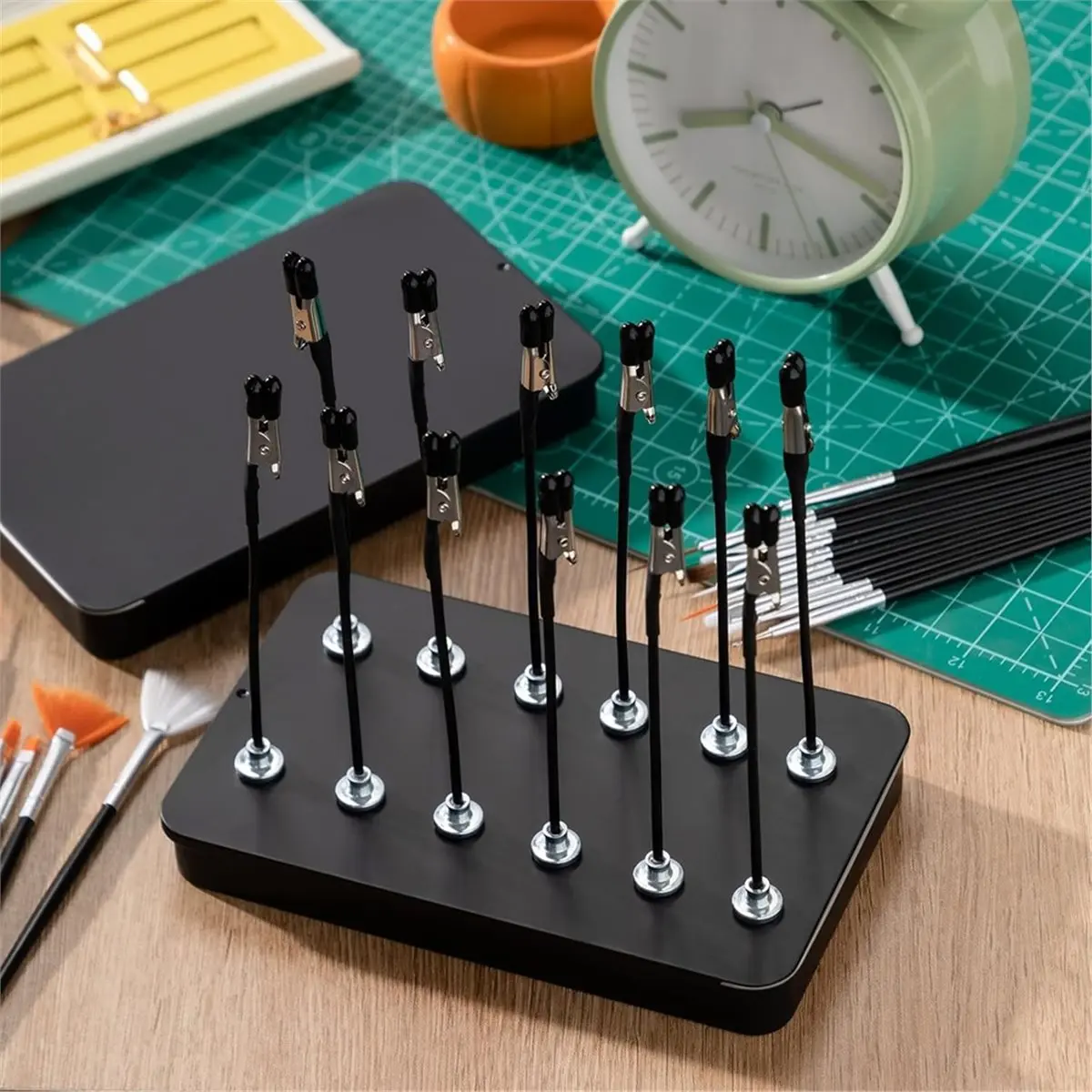 STOCK-Painting Stand Base Holder with 24 Clips & 15 Cleaning Brushes - Model Painting Base for Spraying Hobby, DIY Card Photo