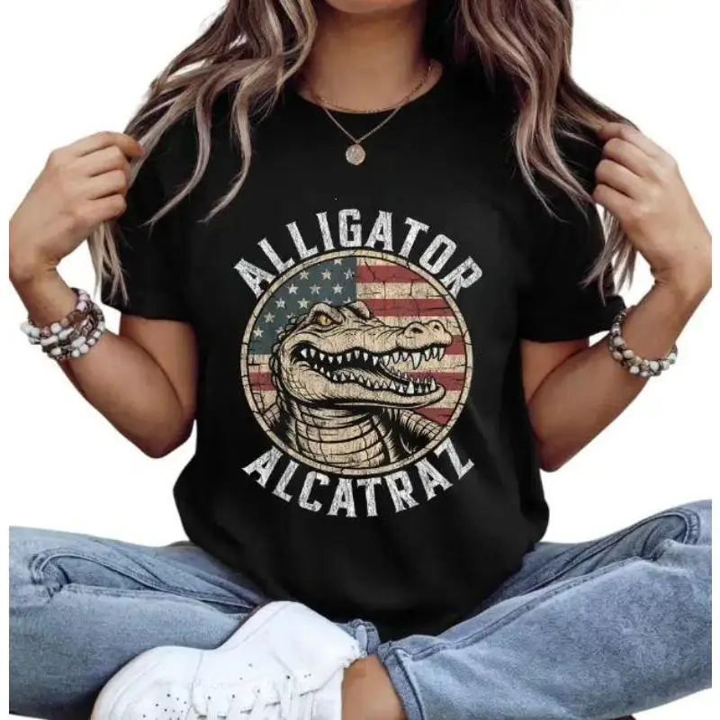 

Vintage Alligator T Shirt Men Women Retro American Flag Alcatraz Graphic Tee Distressed Rock Streetwear Unisex Summer Tops