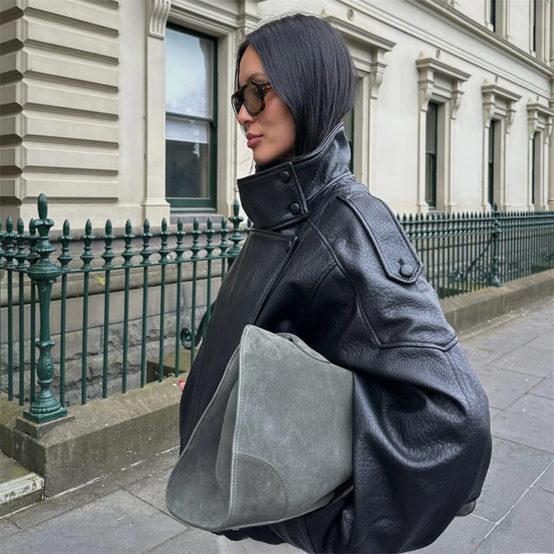 Nowa kolekcja Jesień/Zima 2025: Elegancka i stylowa kurtka z imitacji skóry o fakturze liczi, popularna w modzie ulicznej.