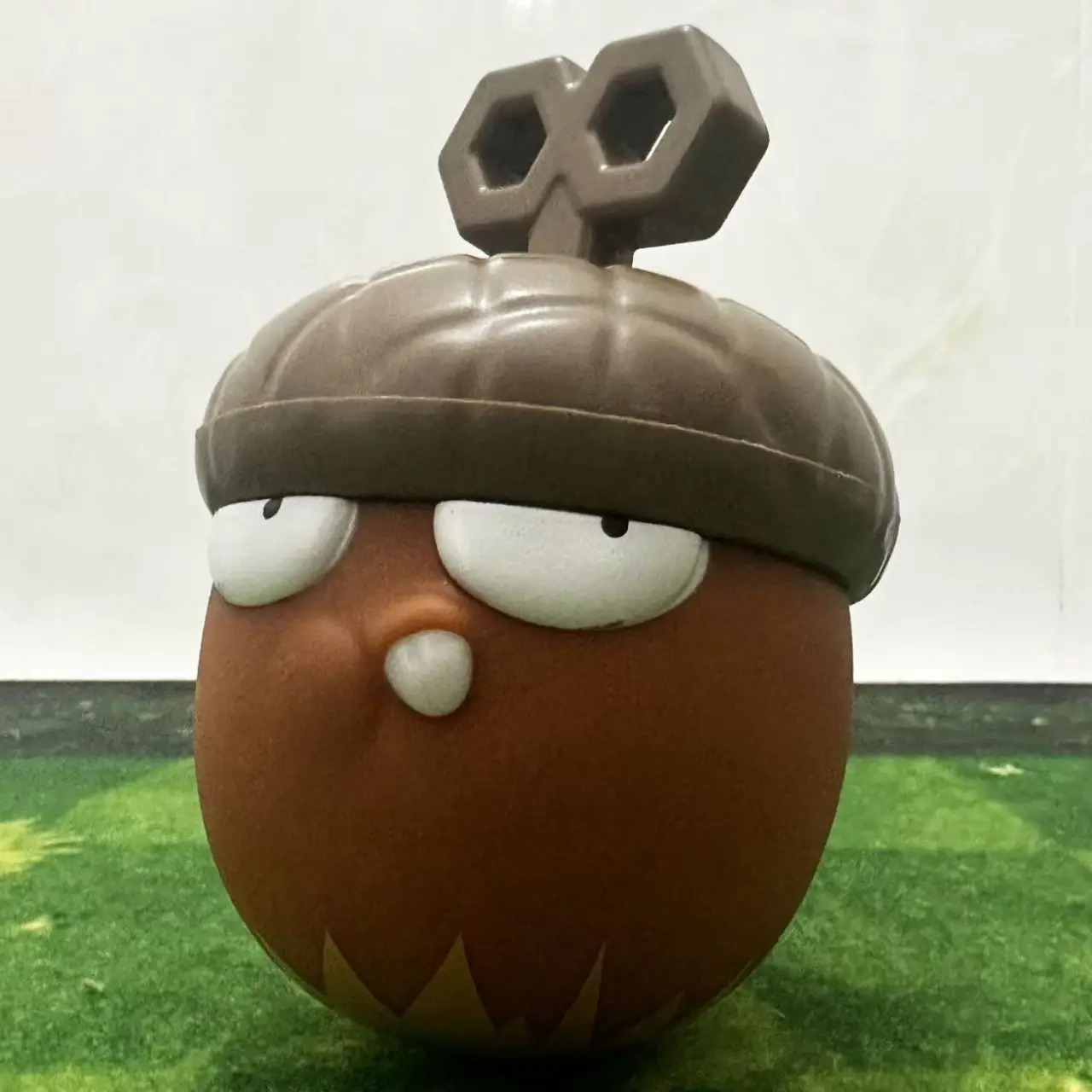 

Whirlwind Acorn "New Plants vs. Zombies" - This is a soft rubber toy game featuring a scene, shooting game, and a birthday gift