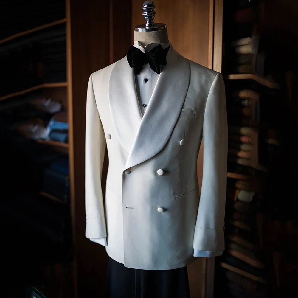 

Роскошные мужские костюмы из 2 предметов, белая куртка, черные брюки, двубортная шаль с лацканами, официальная свадьба, жених, выпускной, мужская одежда на заказ