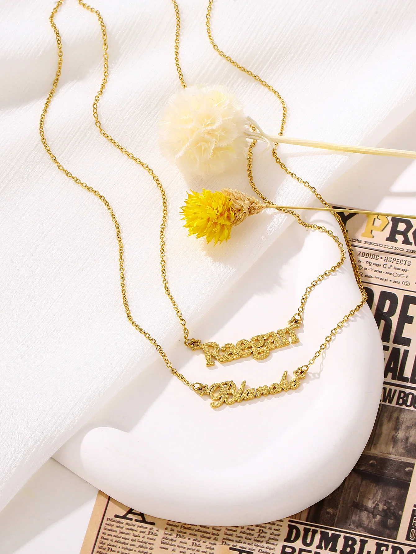 

Новая модель женского ожерелья по индивидуальному заказу с подвеской в виде английского имени из нержавеющей стали с золотой отделкой, персонализированный ювелирный аксессуар