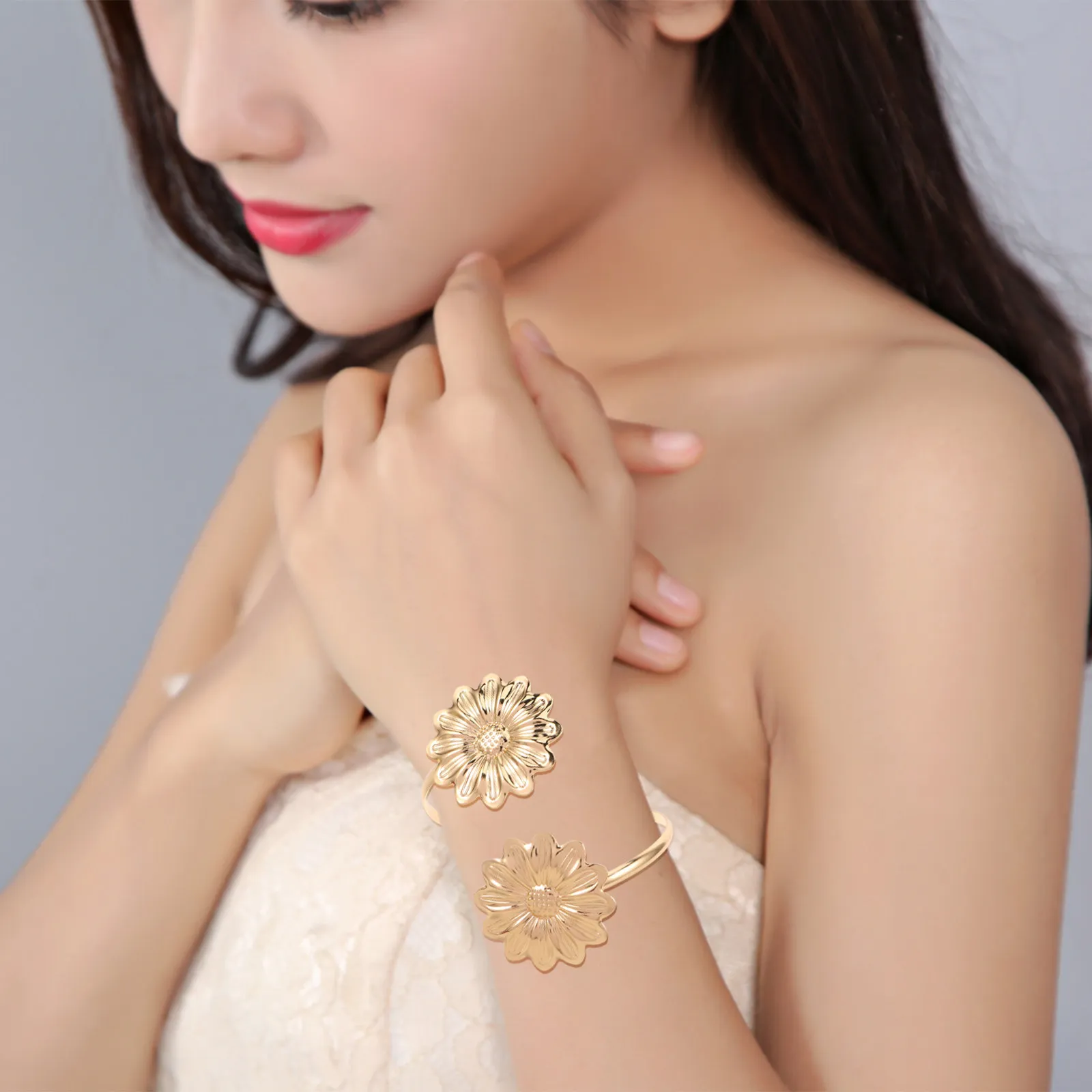 2Pcs Metal Adjustable Sunflower Arm Cuff Punk Style Hollow Out Open Wide Upper Arm Bracelet Jewelry for Parties