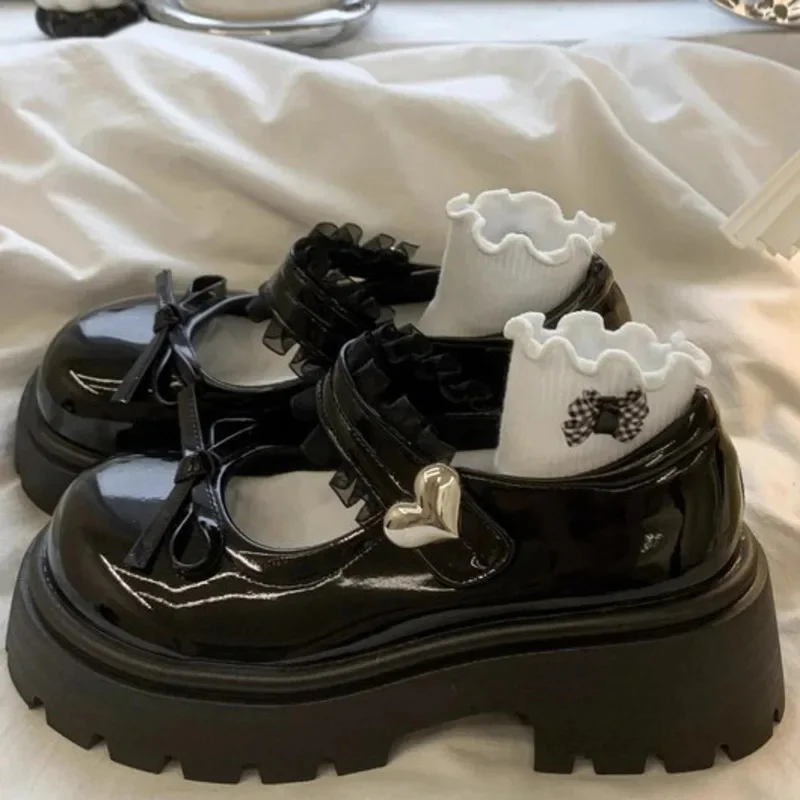 

Тканевые туфли Мэри Джейн в стиле Лолиты с пряжкой в форме сердца Туфли из губки Y2K Кожаные туфли на толстой подошве Универсальные резиновые туфли Новые