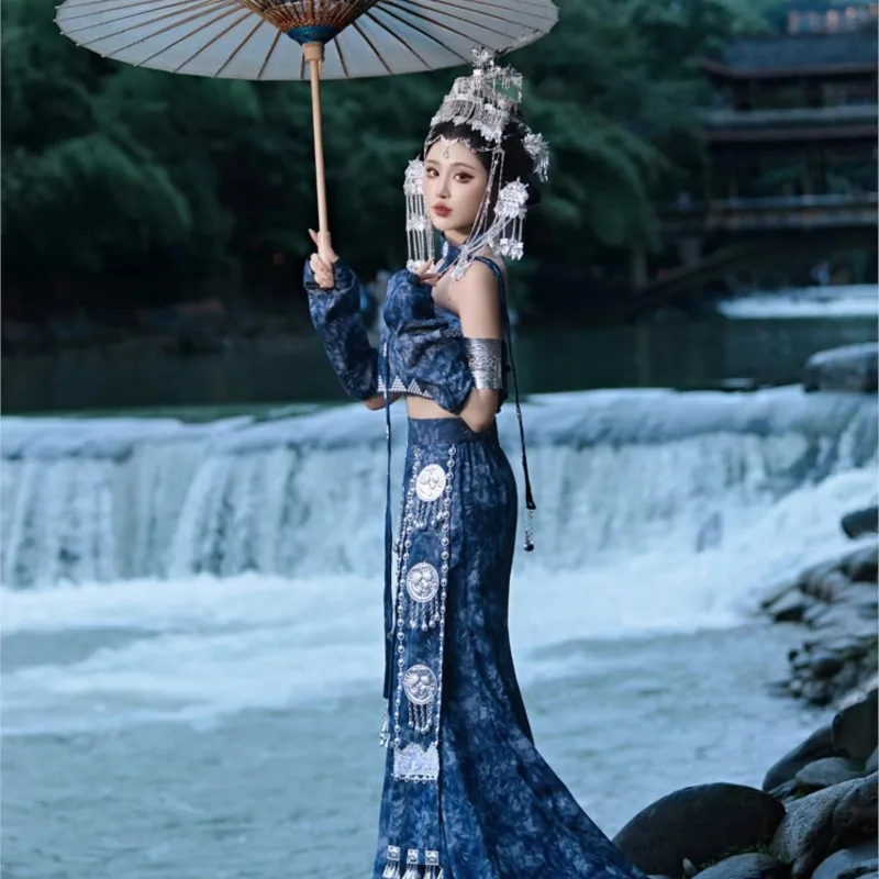 

New exotic girl national travel photo shoot costume