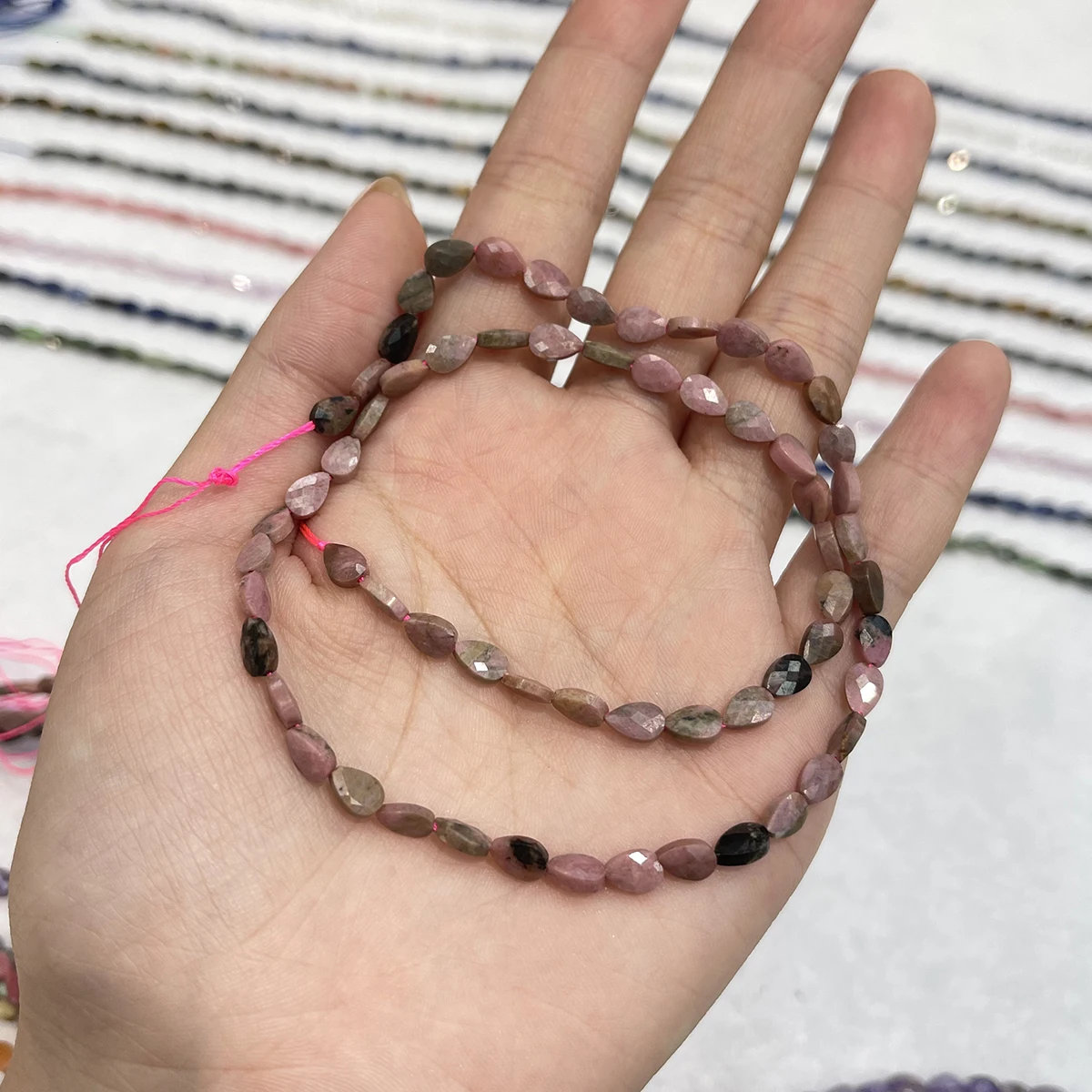 Natürliche Steinperlen aus Dialogit/Amethyst, 3 x 5 mm, zum Basteln von Schmuck, für DIY-Halsketten, Armbänder, Ketten und Ohrringe. – Detail 4