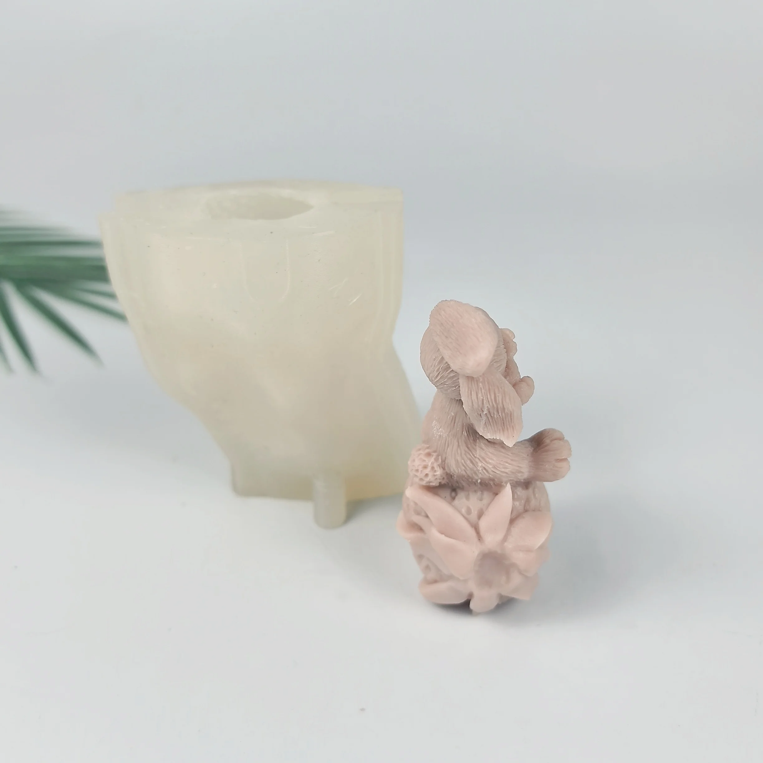 

3D Animals Mold Rabbit Strawberry Moulds Silicone Candle Soap Molds Resin Cake Decor Wedding Birthday Candles Handmade DW0760